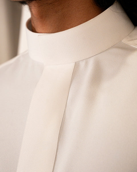 Classic Saudi White Naseej Thobe